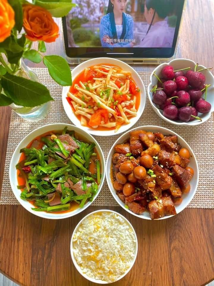 GIA ĐÌNH 3 NGƯỜI ,CẦN 1 CÔ GIÚP VIỆC BIẾT NẤU ĂN ( BAO ĂN Ở)