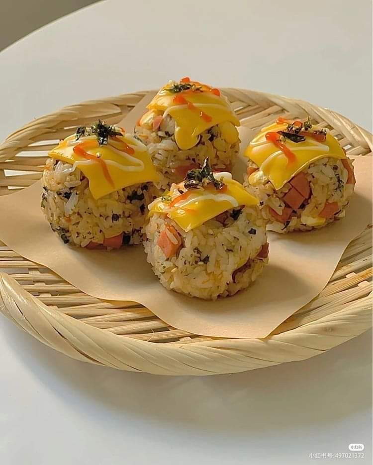 Hai mẹ con em đang ở khu Sala quận 2 cần chị giúp việc nấu ăn, dọn dẹp nhà cửa.