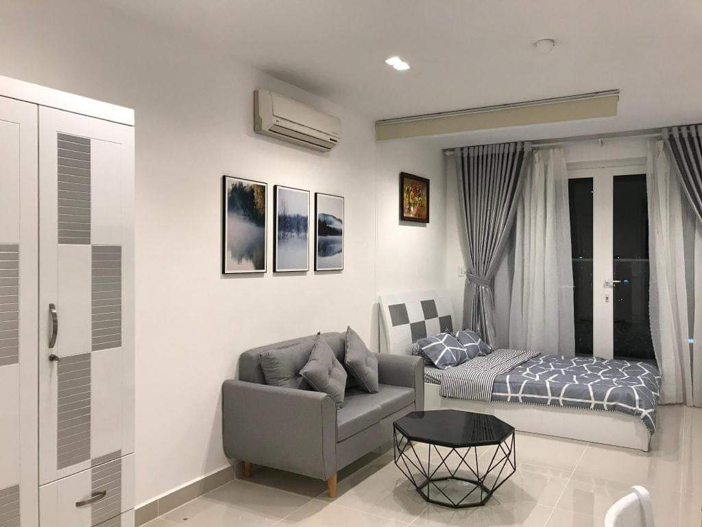EM ĐANG CẦN GẤP MỘT CÔ GIÚP VIỆC NHÀ Ở TRÊN ĐƯỜNG BẠCH ĐẰNG (GẦN SÂN BAY) QUẬN TÂN BÌNH.
