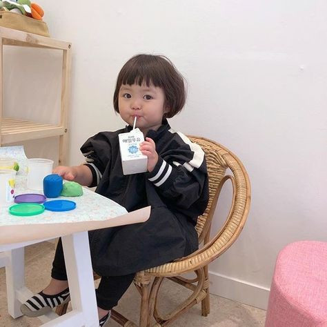 Bé nhà em được 18 tháng, cần 1 chị trông nom, chơi với bé để ba mẹ đi làm.