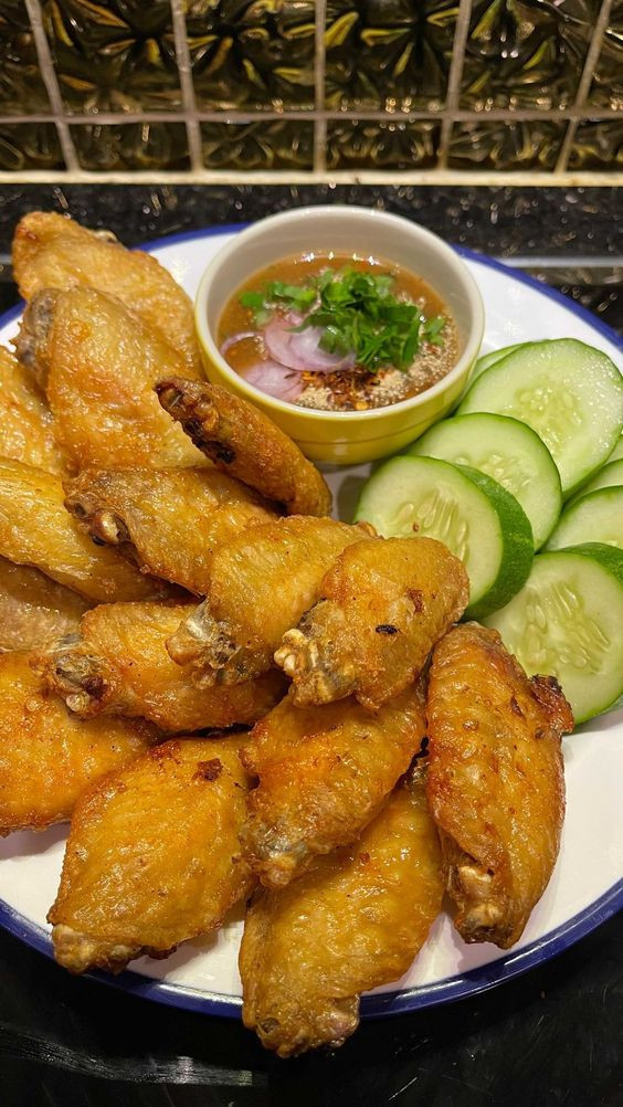 Tuyển gấp 1 cô nấu ăn ngon đi làm bao ăn ở lại ạ