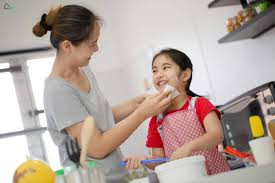 Cần tìm một cô giúp việc nhà nấu ăn. Nhà Hai lầu. Bình Dương