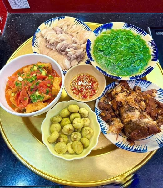 TUYỂN GIÚP VIỆC - Quận 10 - HCM