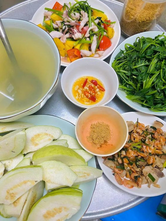 TÌM CHỊ GIÚP VIỆC CHO NHÀ 3 NGƯỜI QUẬN 3. LƯƠNG 9 TRIỆU. BAO ĂN Ở.