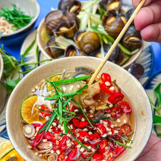 TÌM NGHƯỜI NẤU ĂN - LƯƠNG 15 TRIỆU BAO ĂN Ở