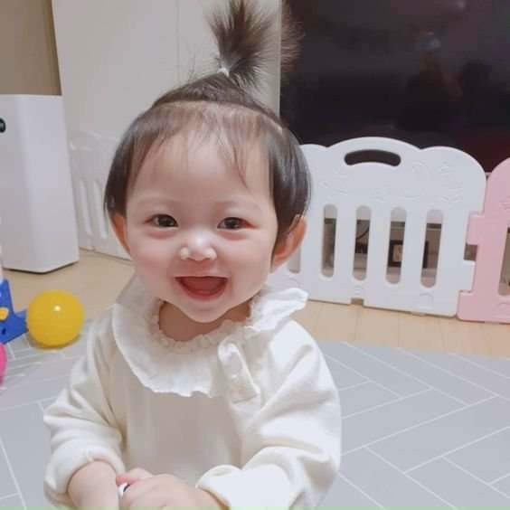 Nhà em ở Phú Nhuận, đang cần gấp 1 chị chuyên chăm bé.