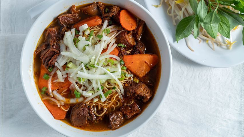 Mẹ đơn thân nhà chỉ có 2 mẹ con, đang cần 1 chị giúp việc dọn dẹp nhà cửa và nấu ăn.